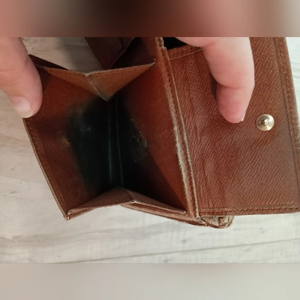 Louis Vuitton Monogram Bi Fold Wallet